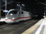 Der Zug aus dem Nichts III: ICE 276 aus Interlaken Ost fhrt im Berliner Hbf ein, whrend auf Gleis 14 der CNL 1242/242 bereitgestellt wird.