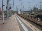 ICE838 Von Berlin Sdkreuz nach Hamburg-Altona bei der Durchfahrt im Bahnhof Stendal.(11.04.09)   