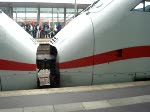ICE 539  Braunschweig  und ICE 589  Jterbog  nach Mnchen Hbf bei der Ausfahrt Hannover Hbf gefilmt.