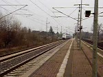 Ein ICE 402 mit offnener Klappe durchfuhr am 04.04.2009 den kleien Bahnhof Dedensen/Gmmer in Richtung Wunstorf.