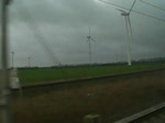 Blick aus dem Fenster eines ICE2 bei 250 km/h auf dem Abschnitt Berlin-Spandau - Wolfsburg. Fahrgerusch und Stabilitt sind vergleichbar mit einer S-Bahn, die aber deutlich langsamer unterwegs ist. 10.3.3007