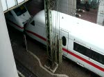 Die ICEs 536 und 586 verlassen pnktlich Kassel-Wilhelmshhe auf Gleis 3, um sich in Hannover in Richtung Bremen Hbf und Hamburg-Altona zu trennen.