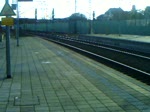 2 ICE 402 durchfahren den Bahnhof von Lehrte in Niedersachsen, der 1. hatte den Namen Frankfurt / Oder , der 2. Grlitz , fuhren in Richtung Hannover aufgenommen am 27.11.2009
