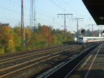 Ein ICE 2, kommend von Essen Hbf, fhrt in Richtung Duisburg an E-Frohnhausen vorbei.