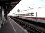 Ausfahrt eines ICE 2-Zuges in Augsburg Hbf. Aufgenommen am 08.07.06