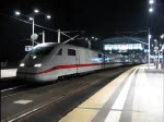 ICE 842 nach Kln Hbf und ICE 832 nach Bremen Hbf bei der Abfahrt aus Berlin Hbf. Der Zug wird in Hannover getrennt. 22.10.08