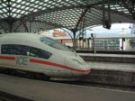 Ausfahrt von 2 ICE3 (Br 403) aus Kln Hbf.