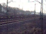 3 Zge in Frankfurt(Main)Stadion: Zuerst ein ICE3 (Br 403) aus Richtung Frankfurt-Flughafen, dann Doppeltraktion Br 420 als S-Bahn von Hanau Hbf nach Wiesbaden Hbf und gleichzeitig 3fach Traktion Br