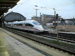ICE 515 nach Mnchen Hbf bei der Abfahrt aus dem Bremer Hbf am 26.August 2008 um 6.34 Uhr