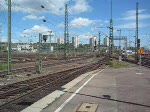 Ein noch namenloser ICE fhrt mit offener Bugklappe in den Stuttgarter HBF ein. Er wird gleich koppeln und als ICE 610 nach Dortmund HBF fahren. 18. August 2008.