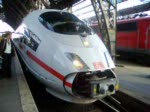 Zwei ICE 3 kuppeln im Hauptbahnhof Kln aneinander. (2006; 0:13 Min)