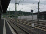 Ein ICE 3 durchfhrt mit 300 km/h den Bahnhof von Montabaur am abend des 17.07.2009 
(Maddin)