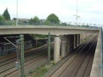 Ein ICE3M (Br 406) fhrt mit 250 km/h aus Kln kommend durch Frechen-Kingsdorf.
