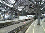 TZ 406 053/4653 der NL verlässt den Kölner Hbf als ICE 122 International nach Frankfuhrt