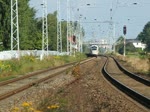 ICE 1611 von Warnemnde nach Mnchen Hbf kurz nach der Ausfahrt im Bahnhof Rostock kurze Zeit spter ging es durch den Haltepunkt Rostock-Holbeinplatz.20.08.2011
