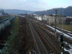 ICE 109 durchfhrt etwas versptet (so dass ich ihn auf der Brcke noch erwischt habe) den Bahnhof Rudolstadt-Schwarza auf dem Weg zum nchsten Haltebahnhof Saalfeld (Saale).