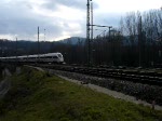 ICE 1716 erreicht einigermaen pnktlich den Bahnhof Saalfeld (Saale).