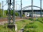 ICE 73924 aus Nrnberg Hbf hat mit etwas Versptung den Bahnhof Saalfeld (Saale) durchfahren und fhrt weiter nach Berlin Gesundbrunnen.