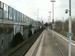 ICE BB 1559 kommend von Wiesbaden Hbf durchfhrt hier den Bahnsteig Leipzig-Gohlis und macht in wenigen Minuten Halt in Leipzig Hbf wo er in ein Paar Minuten weiter nach Dresden Hbf fhrt und dort endet.Aufgenommen am 09.04.2012 in Leipzig