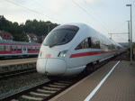 Ein defekter ICE-T fhrt nach einem lngeren Aufenthalt in Kronach weiter zur Reparatur nach Nrnberg.