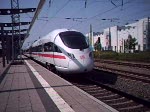 Sonderzug von Warnemnde nach Berlin Hbf.(tief)bei der Ausfahrt im Rostocker Hbf.