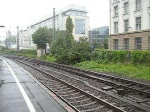 - Wuppertal HBF -
Erst fhrt eine 101 (Unsere Zge schonen die Umwelt...) mit ihrem leicht verspteten IC 2049 nach Leipzig Hbf ein; dann fhrt eine BR 420 als S-Bahn ein und zu guter letzt fahren 2 Br 425 als RB aus dem Bahnhof. Inklusive Ansagen. 25. August 2008.