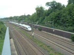 Ein ICE3 Br 406 rauscht mit 250km/h durch Frechen-Knigsdorf in Richtung Kln.