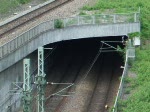 Ein 423 Langzug kommt in Österfeld aus dem oberen Tunnelportal des Stuttgarter S-Bahn Tunnels.