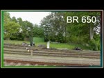 Press GTW wird an den Bahnsteig 1 in Bergen auf Rügen umgesetzt und zwei DB Regio Flirt’s kreuzen auf den Gleisen von und nach Stralsund auf dem Bahnhof. - 21.05.2016