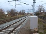 442 337-2 als S1 von Rostock Hbf nach Warnemünde Werft bei der Einfahrt im Haltepunkt Rostock-Bramow link´s stand 346 811-3(Werklok 3)der Firma Rostocker Fracht und Fischereihafen.21.12.2015