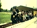 Wie auf der Berliner Gewerbeausstellung 1879 konnten auch an zwei Wochenenden im Mai 1979 die Besucher der Festveranstaltung 100 Jahre elektrische Eisenbahn im AW M�nchen-Freimann mit der ersten elektrischen Lokomotive von Siemens (diesmal jedoch einem Nachbau) Runden �ber das Ausstellungsgel�nde drehen.