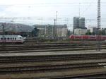 Ein InterCity mit Schublock einer BR 120 kurz vor der Einfahrt in den Münchner Hbf, 23.Mai 2013.