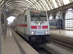 Die 146 573 verlässt den Dresdner Hauptbahnfof Richtung Köln Hbf mit einem neuen IC2.