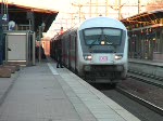 Ich hasse die Ansage in Baden-Baden: aggressiv und steif. Wie beim Militr. Da wirkt die Ansage in Karlsruhe Hbf. zwar nicht persnlicher, aber dennoch angenehmer. Der  IC Schwarzwald  IC 2371 von Hamburg-Altona nach Konstanz, hier mit der Lok BR 101 012-3 ausnahmsweise auf Gleis 4 - das Gleis ist eigentlich fr den Verkehr in die Gegenrichtung gedacht. Der Richtungsanzeiger Zs2 zeigt  F  fr Fernbahn. Das hab ich so noch nie gesehen. Wenn in Baden-Baden alles normal luft gibt es keine Richtungsanzeiger. In gewisser Weise war das also schon was besonderes ;-) Die Aufnahme ist am 24. Februar 2008 um kurz nach 17:30 Uhr entstanden. (1:55 Minuten)