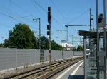 Mit 5 Minuten Verspätung erreicht IC 79658 nach Frankfurt (Main) Flughafen Fernbahnhof den Erfurter Hbf auf Gleis 1. An der Spitze befindet sich ein Steuerwagen der Bauart Bimdzf, hinten schiebt die 101 117-0. (13.06.2009)