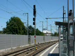 Mit 5 Minuten Versptung erreicht IC 79658 nach Frankfurt (Main) Flughafen Fernbahnhof den Erfurter Hbf auf Gleis 1. An der Spitze befindet sich ein Steuerwagen der Bauart Bimdzf, hinten schiebt die 101 117-0. (13.06.2009)