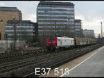 E37 518 von CBRail kommt am 15. Mrz 2011 mit einem Zug mit  Schiebewandwaggons durch Dsseldorf-Rath. 