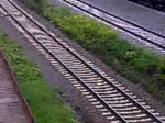 VPS 1704 mit einem Containerzug fuhr am 21.05.2009 in den Seelzer Rbf.ein, musste jedoch vorher wegen eines Roten Signales anhalten.
Gefilmt von der Fussgngerbrcke.