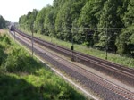 Auf der frisch dreigleisig ausgebauten Strecke Stelle–Lüneburg treffen KT 50267 (Maschen Rbf–Nürnberg Hafen), ICE 273 (Kiel Hbf–Karlsruhe Hbf) und DGS 91260 (SBB Cargo,