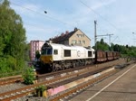 DB 247 050 (266 450) mit Thermowaggons für Brammen unterwegs zwischen den Werken von thyssenkrupp am 23. August 2017 in Bochum-Hamme.