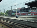 Gterzugdurchfahrt durch den Bahnhof Donauwrth mit einer Baureihe 185 sofern ich da richtig liegen sollte. 18.05.2013 