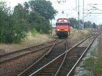 Die neue Werk-Lok der Firma RFH(Rostocker Fischereihafen)beim Rangieren im Bahnhof Rostock-Bramow(25.07.09)