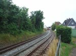 ein Personenzug mit Lok  Hannover  der Borkumer Kleinbahn auf dem Weg zum Fähranleger 30.6.2016