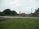 Ein Inselbahnzug mit Lok 1 (ziehend) und Lok 5 (schiebend) verlt am 24. Juli 2011 um 17.30 Uhr den Inselbahnhof in Richtung Hafen.