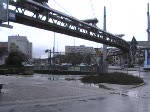 Alter Markt in Wuppertal. Hier fhrt die Bahn auf einer Lnge von 120 Metern  freischwebend , also ohne sichtbare Sttzpfeiler. Die Sttzfunktion bernehmen zwei Pylonenpaare. 21.3.2008