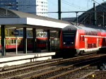 RE 1 Richtung Brandenburg Hauptbahnhof fhrt aus den Bahnhof Berlin Ostbahnhof aus und bahnt sich den Weg zum Berliner Alexanderplatz. Aufgenommen am 31.10.2007