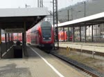 Hier die Einfahrt eines RE (Dosto) mit der Lok 146 243-1 in den Wrzburger Hbf.