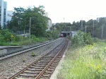 Ein Doppelstockszug legt sich in Stuttgart-Feuerbach in die Kurve. 18. August 2008.