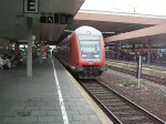 RE 5 nach Koblenz HBF bei der Ausfahrt aus Dsseldorf HBF am 26. August 2008. Schublok war 146 028-6.