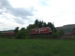 Regionalexpress 3488 von Hof nach Saalfeld auf freier Strecke kurz hinter der Kreisstadt Kronach bei Knellendorf am 25.